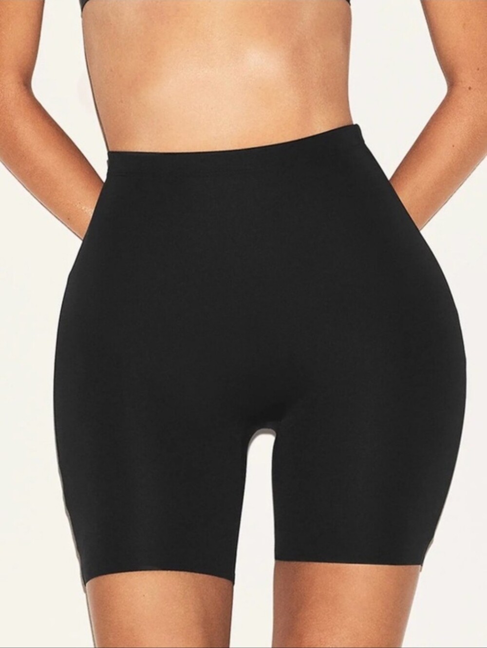 SKIMS Body Hip Shaping Mid Thigh Short Onyx Size Large NEW